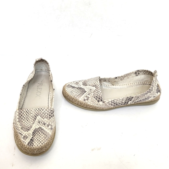 The FLEXX | Gray Python Snake Print Espadrille Slip on Shoes Sandals Size 6.5 - Picture 1 of 8